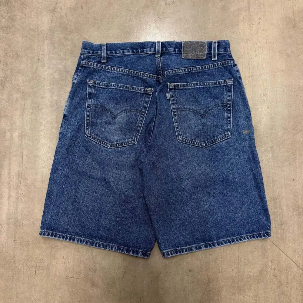 Vintage Levi's SilverTab Loose Fit Denim Shorts Blue Size 34
